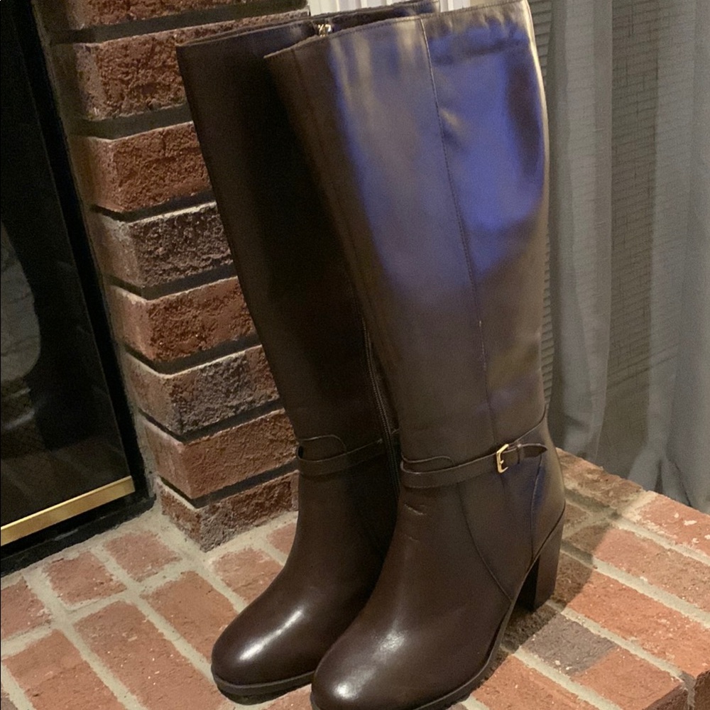 Brown Leather Heeled Boots with Rounded Toe 10 W best for larger calfs